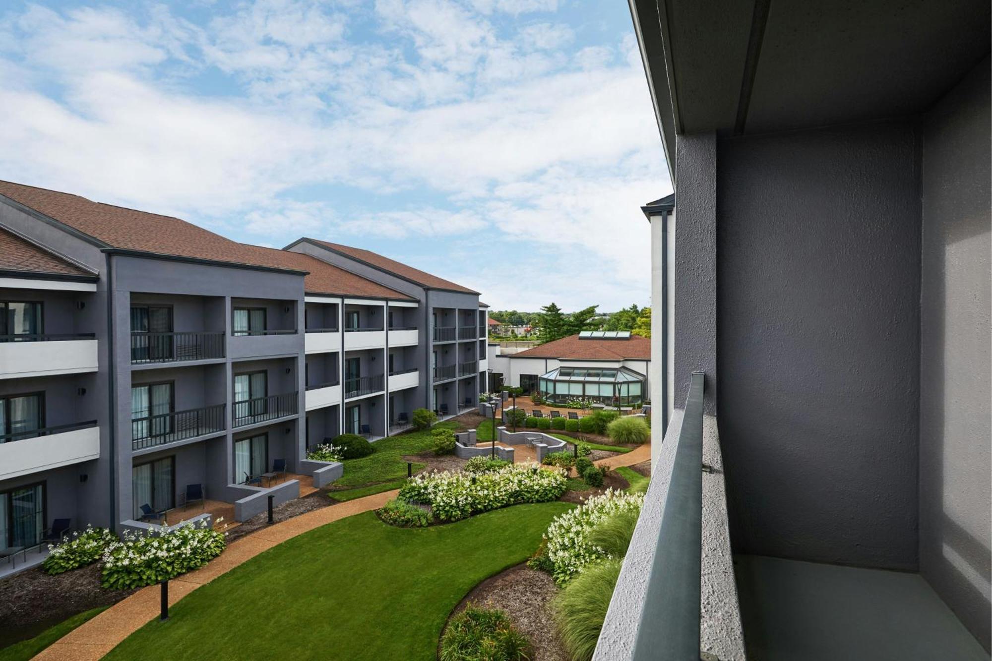 Courtyard St. Louis Westport Plaza Hotel Maryland Heights Buitenkant foto